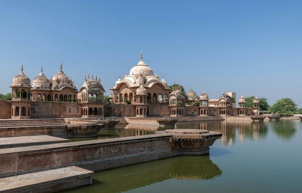 How Can Historical Sites in the UK Enhance Your Vacation Experience?