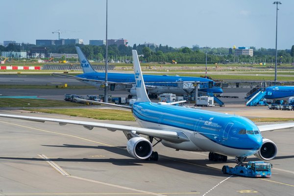 How do you select a UK rental that offers family-friendly amenities?